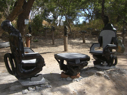 Tengenenge Art Village Tengenenge Art Village - beeldhouw workshop Zimbabwe