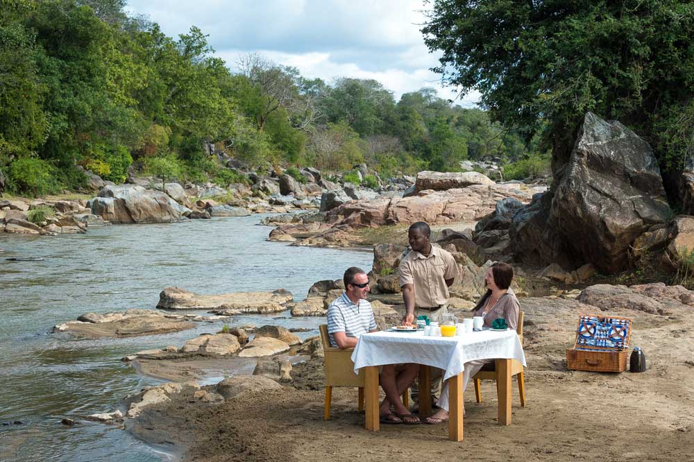 river lunch Mkulumadzi Lodge Majete Lengwe Safari Malawi